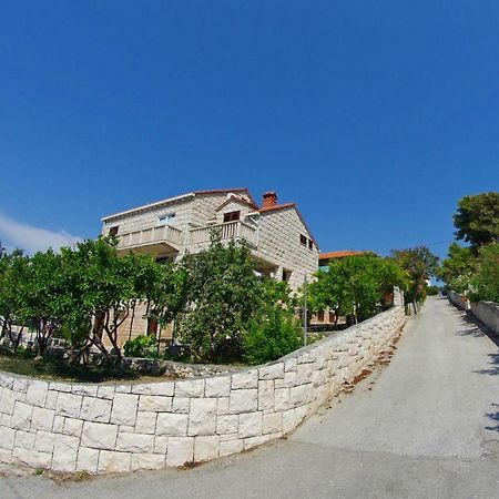 Large And Charming Apartment Near Beach With Big & Sunny Terrace Sumartin Bagian luar foto