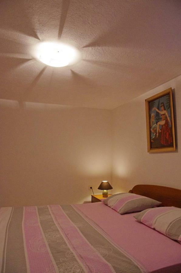 Large And Charming Apartment Near Beach With Big & Sunny Terrace Sumartin Bagian luar foto