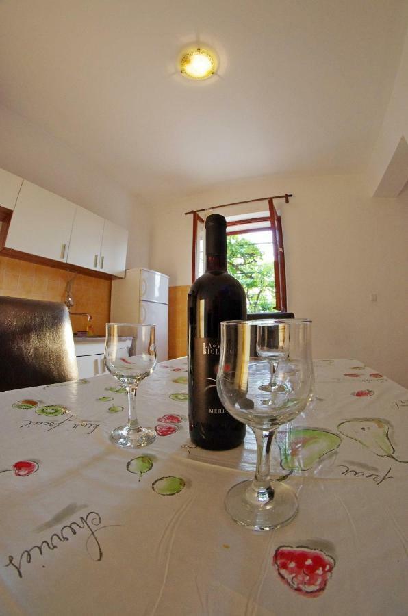 Large And Charming Apartment Near Beach With Big & Sunny Terrace Sumartin Bagian luar foto