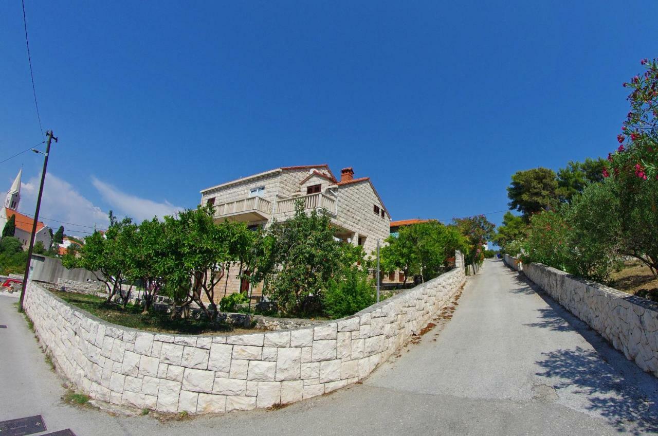 Large And Charming Apartment Near Beach With Big & Sunny Terrace Sumartin Bagian luar foto
