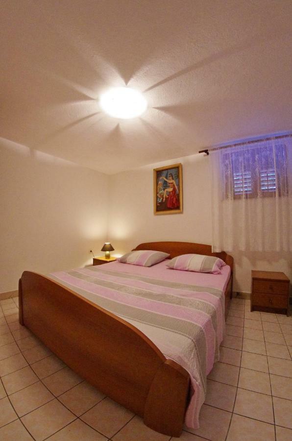 Large And Charming Apartment Near Beach With Big & Sunny Terrace Sumartin Bagian luar foto